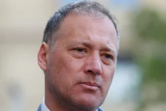 José Miguel Castro responde a críticas por viajes a Estados Unidos