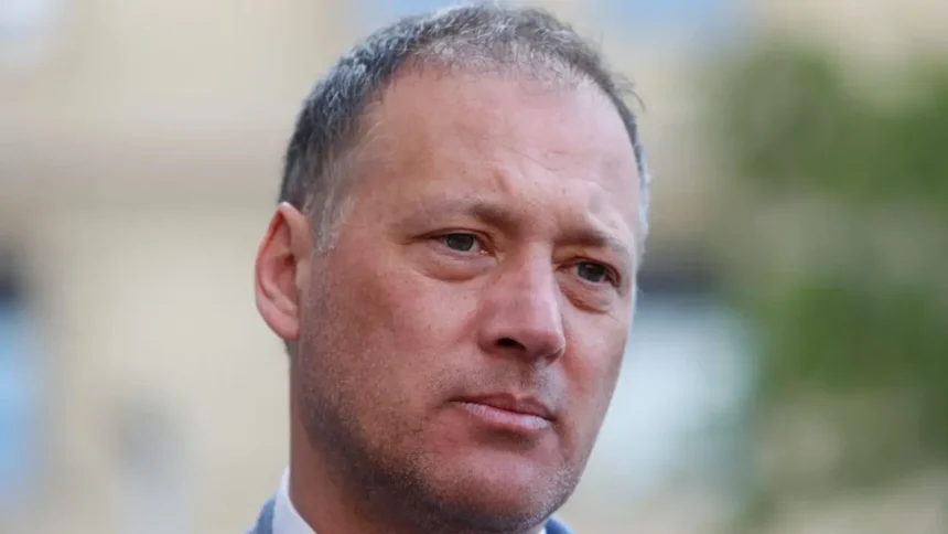 José Miguel Castro responde a críticas por viajes a Estados Unidos