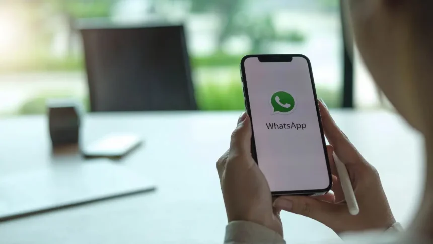 WhatsApp incorporará publicidad en la pestaña Novedades sin afectar chats personales