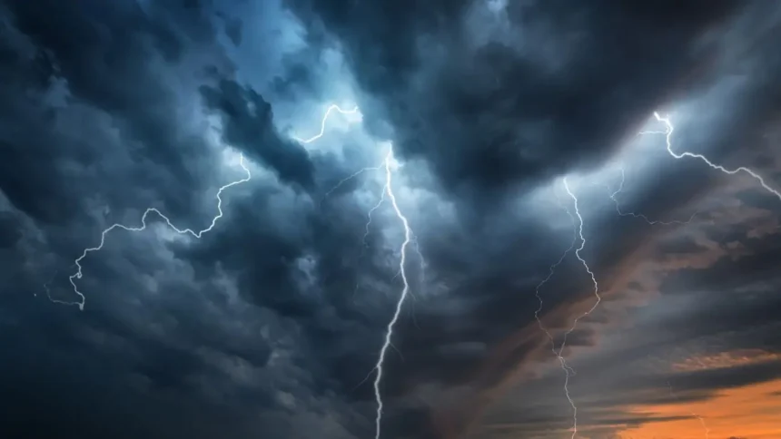 Aviso por Tormentas Eléctricas en Región Metropolitana, Valparaíso y O'Higgins