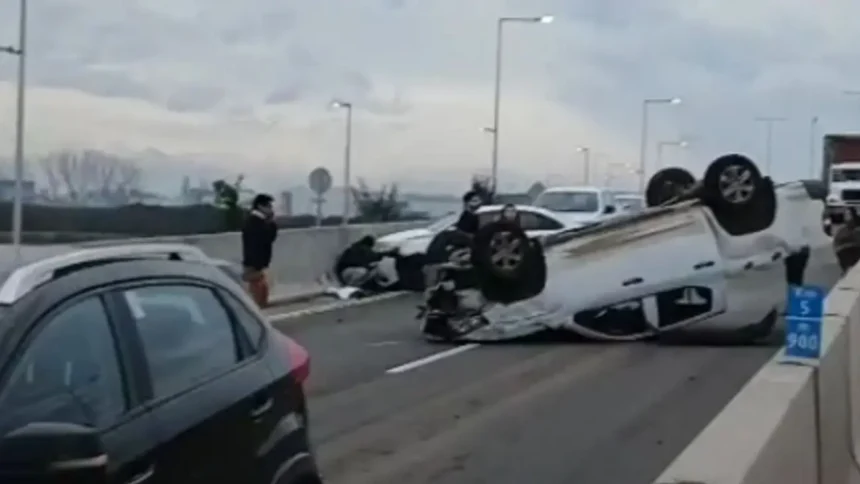 Colisión múltiple en Pudahuel por sedimentos en carretera: no hay heridos graves