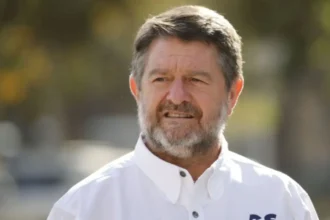 Gobernador de Santiago declara por fraude al fisco: repercusiones políticas esperadas