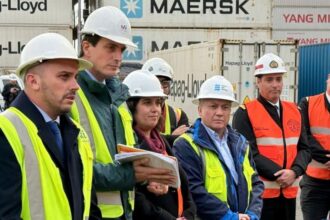 Falta equipamiento: Oposición inspecciona puerto de San Antonio por narcotráfico