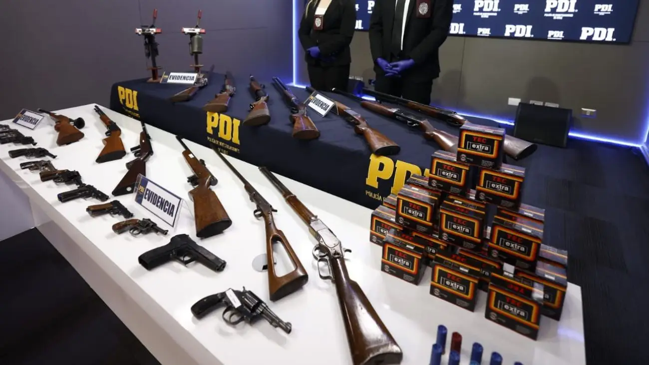 Operativo policial incauta 25 armas de fuego en Conchalí Operativo policial incauta 25 armas de fuego en Conchalí