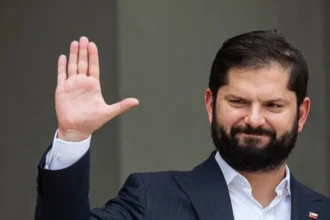 Informe crítico: Gabriel Boric acusado de favorecer la impunidad en compraventa de casa