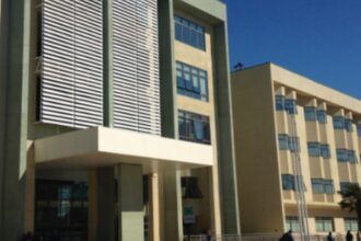 Femicidio en hospital: Hombre dispara a esposa y se intenta suicidar