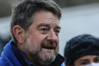 Cuestionan transparencia en campaña de reelección de Claudio Orrego