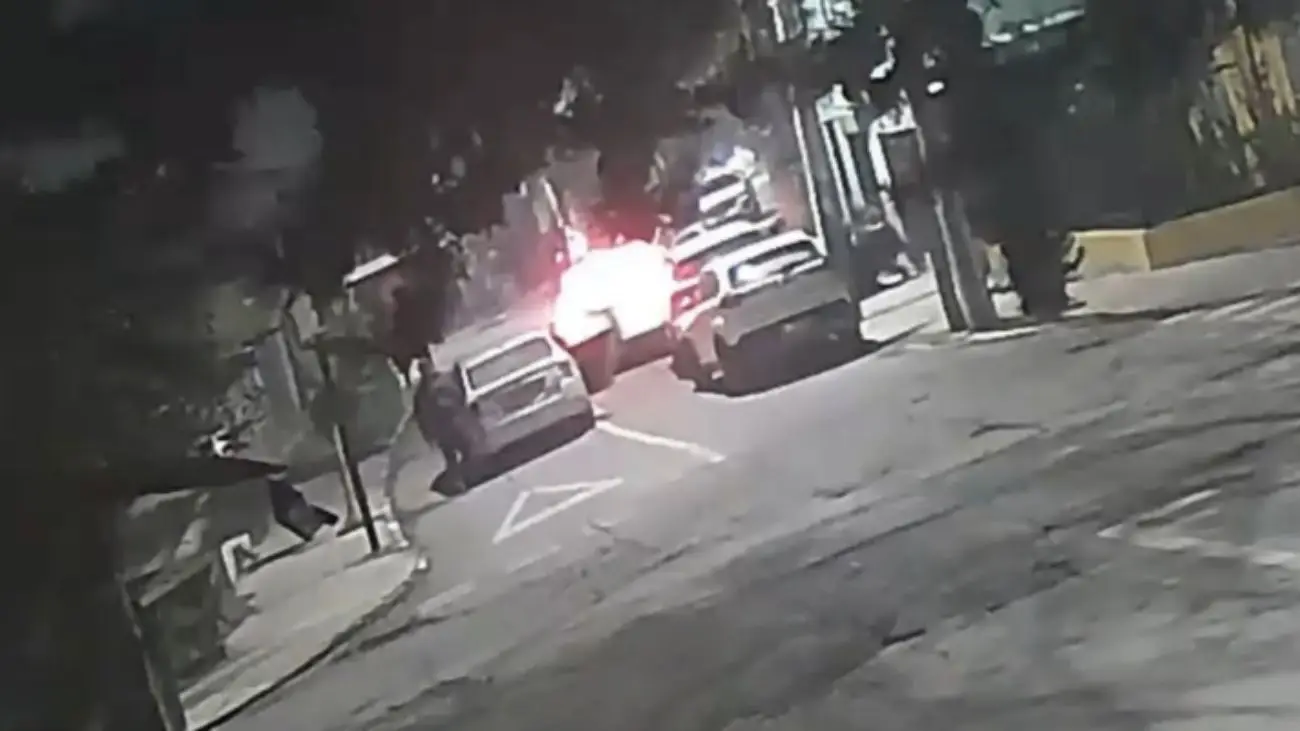 Robo de auto en Lo Prado: delincuentes vestían como Carabineros Robo de auto en Lo Prado: delincuentes vestían como Carabineros