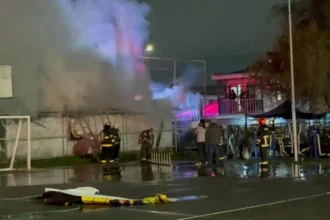 Incendio fatal en San Bernardo deja tres víctimas sin identificar