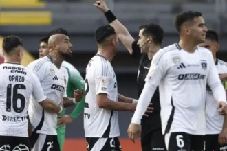 Expulsión de Arturo Vidal complica a Colo Colo ante Audax Italiano