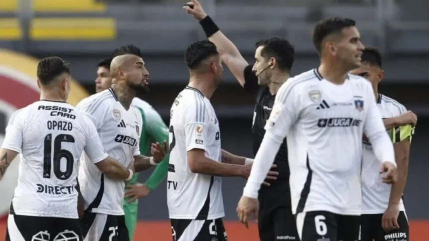 Expulsión de Arturo Vidal complica a Colo Colo ante Audax Italiano