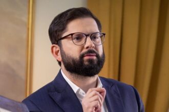 Llamado a Presidente Boric a declinar participación en cumbre BRICS