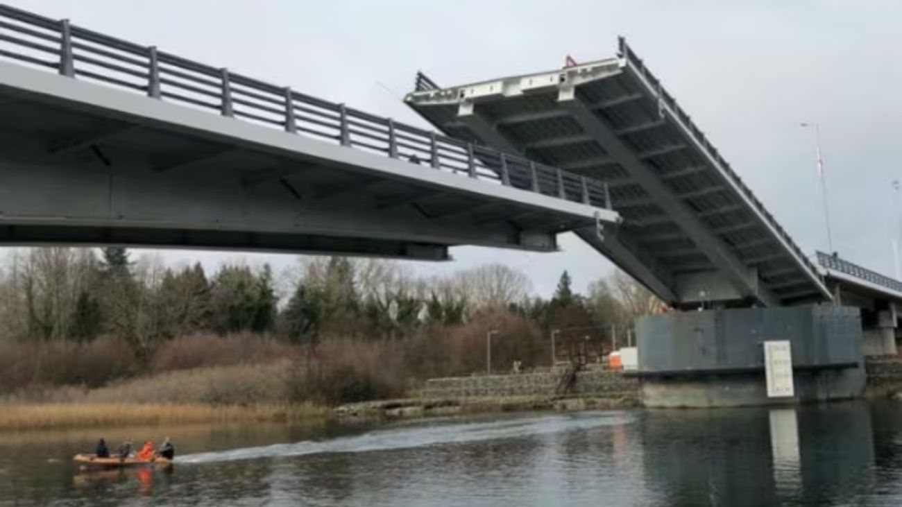 Corte Suprema condena al Fisco a pagar 1.500 millones por puente Cau Cau Corte Suprema condena al Fisco a pagar 1.500 millones por puente Cau Cau