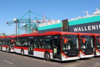 Llegan 300 buses eléctricos a Santiago en impulso a la electromovilidad