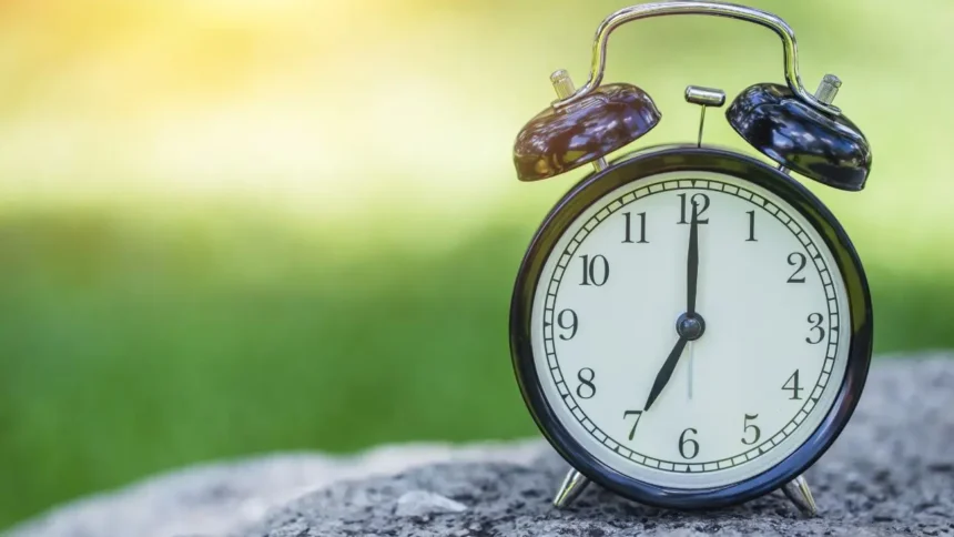 Cambios de hora en Chile: ¿Cuándo se debe ajustar el reloj?