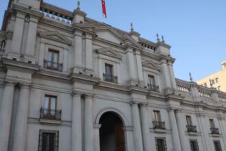 Polémica por muerte de gásfiter en La Moneda y rol de Jeannette Jara