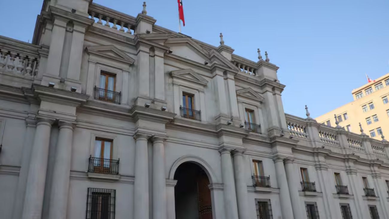 Polémica por muerte de gásfiter en La Moneda y rol de Jeannette Jara Polémica por muerte de gásfiter en La Moneda y rol de Jeannette Jara