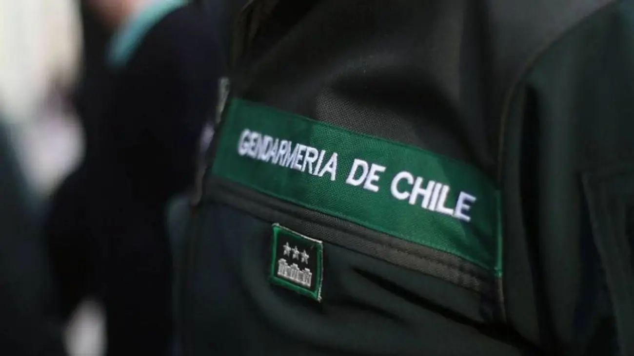 Investigan a funcionarios de Gendarmería por vender completos en cárcel de Punta Arenas Investigan a funcionarios de Gendarmería por vender completos en cárcel de Punta Arenas