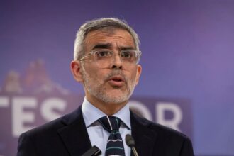 Ministro Cordero llama a levantar secreto bancario tras caso Tren de Aragua