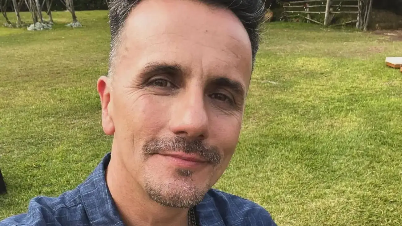 Sergio Lagos regresa a trabajar tras cirugía exitosa por protuberancia