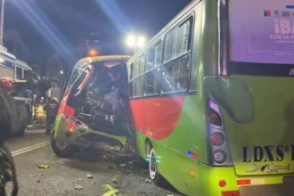 Choque mortal en Valparaíso: dos muertos y 20 heridos en colisión frontal