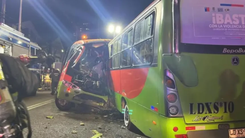 Choque mortal en Valparaíso: dos muertos y 20 heridos en colisión frontal