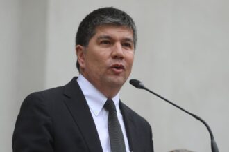 Arresto domiciliario de Manuel Monsalve por acusaciones de violación