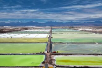 La mayoría de chilenos respalda acuerdo entre Codelco y SQM por industria del litio; estudio revela cifras