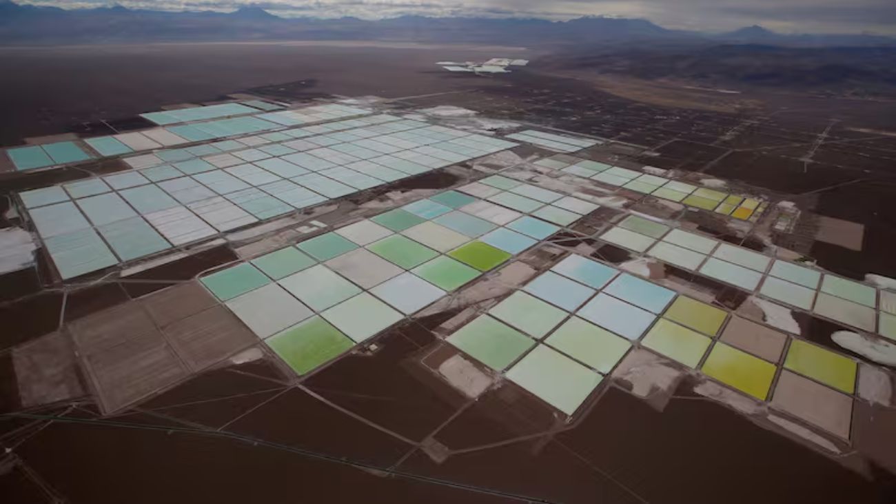 La mayoría de los chilenos respalda alianza Codelco-SQM para desarrollar litio en Atacama La mayoría de los chilenos respalda alianza Codelco-SQM para desarrollar litio en Atacama