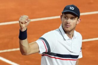Nicolás Jarry clasifica en Wimbledon tras emocionante victoria ante Holger Rune