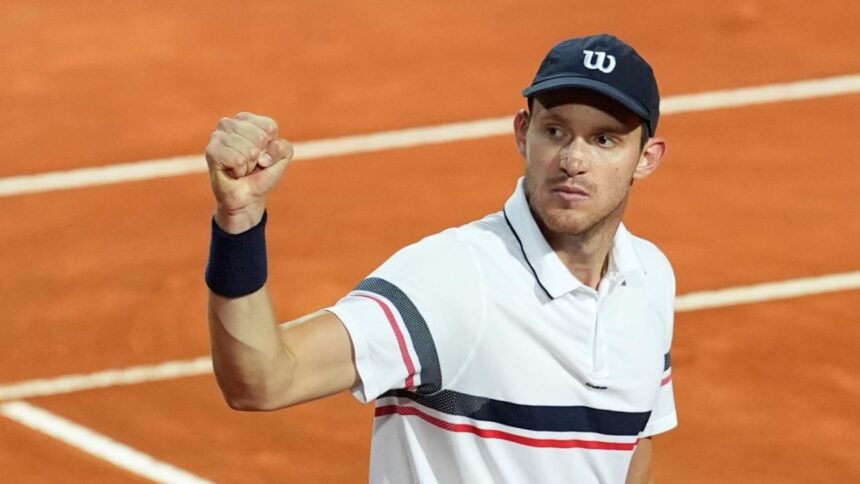 Nicolás Jarry clasifica en Wimbledon tras emocionante victoria ante Holger Rune