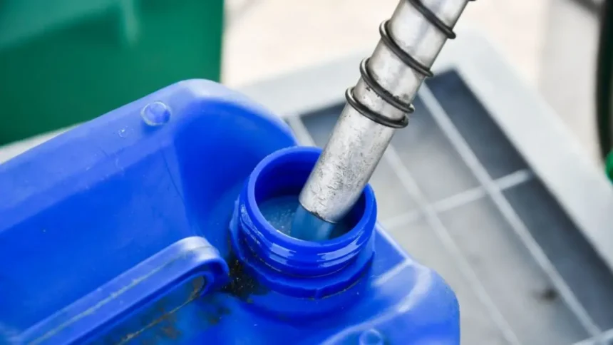 Alzas récord en precios de combustibles: Kerosene sube $70 por litro