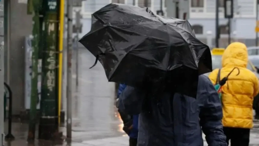 Lluvia en Santiago: Pronóstico del tiempo este fin de semana