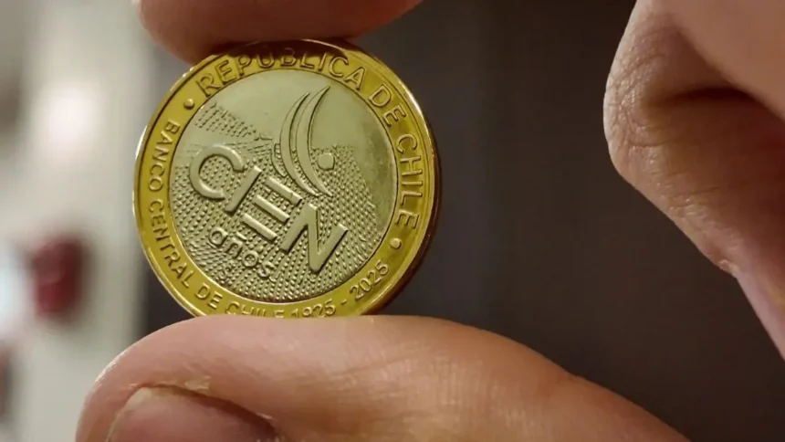 Banco Central de Chile lanza moneda conmemorativa de $100 por su centenario
