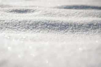 27 personas atrapadas por nieve y viento en precordillera norte: operativo rescate en curso