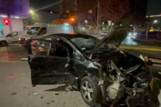 Accidente de tránsito en Santiago deja dos heridos y conductores prófugos