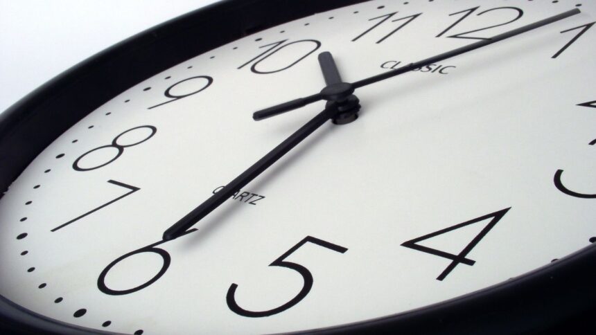 Cambio de hora en Chile: ¿cuándo y cómo afectará tu rutina diaria?