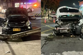 Accidente deja dos heridos en Santiago: taxi colectivo pasó luz roja