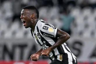 Palmeiras y Botafogo protagonizan un intenso duelo en la Copa Mundial de Clubes: gol de Paulinho rompe el equilibrio en la prórroga