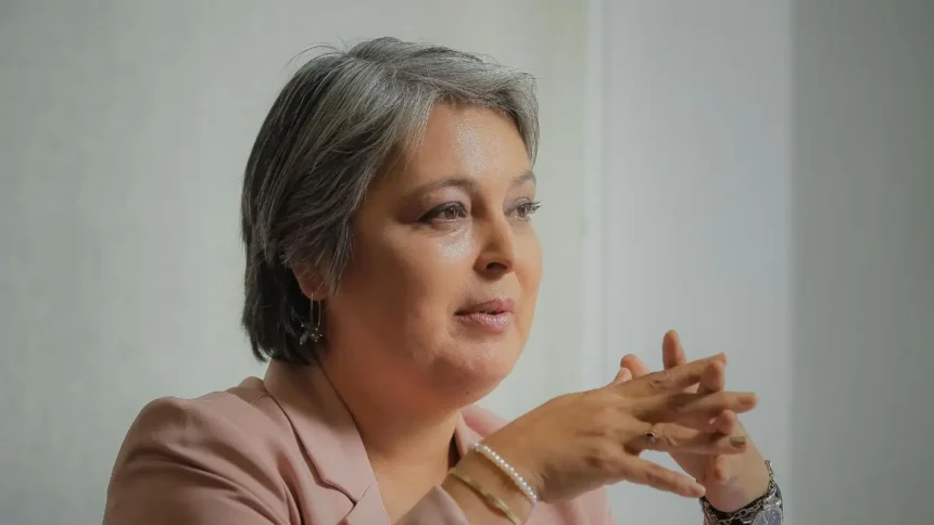 Jeannette Jara acuerda coalición de centro-izquierda con líderes oficialistas