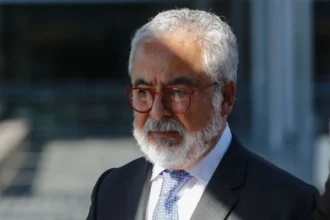 Millonaria deuda provoca remate de departamento de Luis Hermosilla en Lastarria