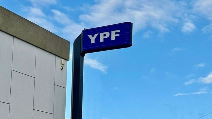 Argentina debe renunciar al 51% de YPF por sentencia de US$16.100 millones