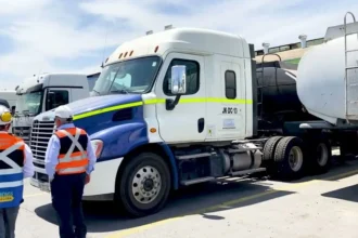 Transportes Santa María: Líder en Seguridad en Transporte de Carga Peligrosa