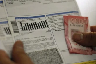 Aumento en tarifas eléctricas: experto recomienda medidas de ahorro