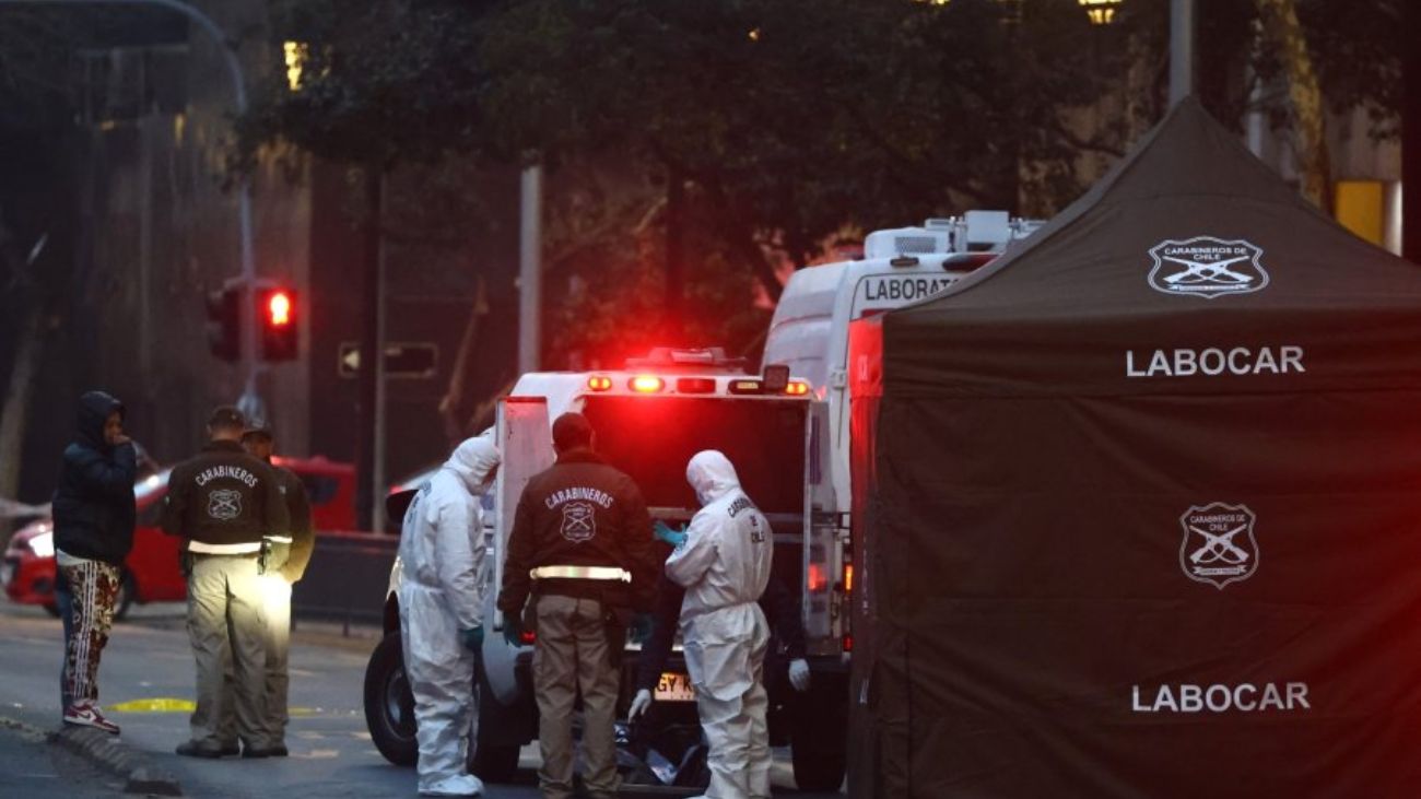 Violento asalto en Plaza Baquedano deja a joven gravemente herido Violento asalto en Plaza Baquedano deja a joven gravemente herido