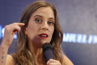 Alison Mandel sufre mordedura de perro en la vía pública