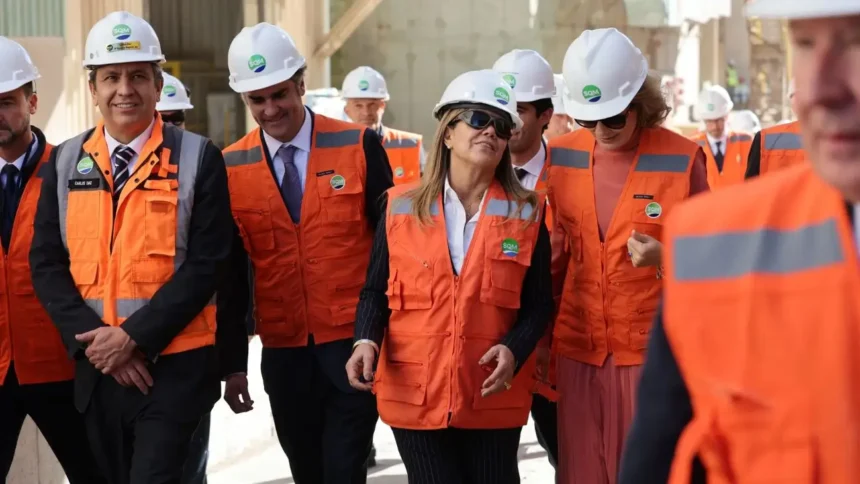 Los Reyes de Bélgica visitan planta de litio SQM en Chile