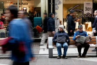 Deterioro del mercado laboral y pobreza generan preocupación en Chile