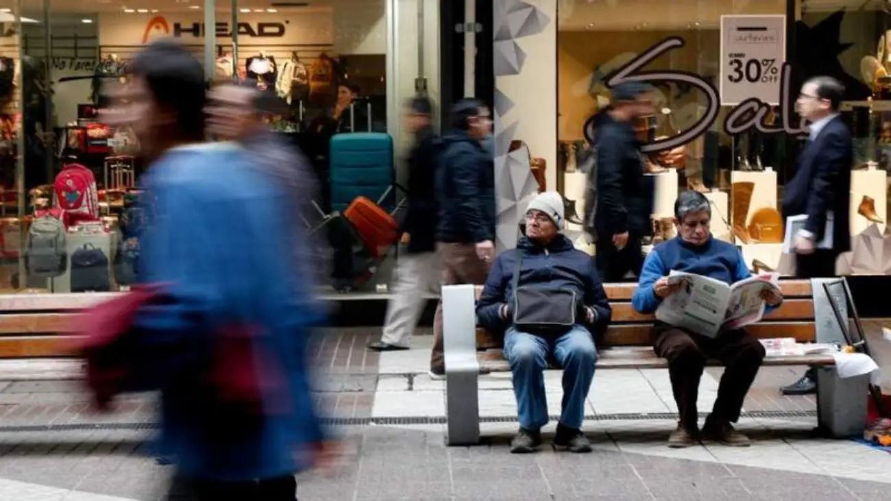Deterioro del mercado laboral y pobreza generan preocupación en Chile