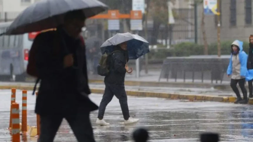 Clima en Chile: Pronóstico del tiempo con chubascos y lluvias en siete regiones este martes